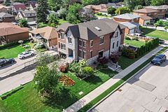 220 Falstaff Avenue, Toronto, ON M6L 2E9