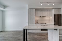 2495 Eglinton Avenue W 1807, Mississauga, ON L5M 2T2