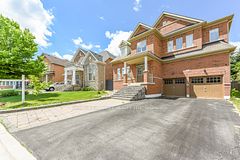10 Danfield Court, Brampton, ON L6Y 2X9