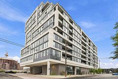 859 The Queensway 217, Toronto, ON M8Z 1N8