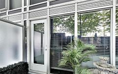 1040 the queensway, Toronto, ON M8Z 0A7