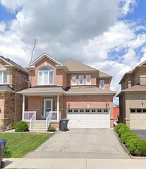 8 Lynngrove Way, Brampton, ON L6P 2N7