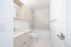 5105 Hurontario Street 1406, Mississauga, ON L4Z 3X7