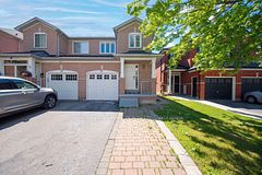 21 Penguin Lane, Brampton, ON L6R 2C1