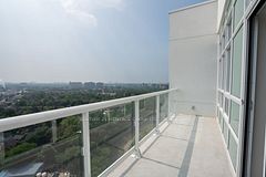 10 Wilby Crescent 2202, Toronto, ON M9N 0B6