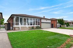 35 Wheelwright Crescent N, Toronto, ON M3N 1V2