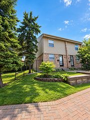 6699 Falconer Drive 1, Mississauga, ON L5N 2E3