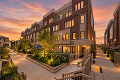85 Eastwood Park Gardens 17, Toronto, ON M8W 0B9