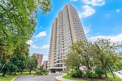 8 Lisa Street 306, Brampton, ON L6T 4S6