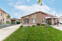 49 Gulfstream Road E, Toronto, ON M9M 1S4