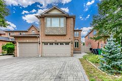 925 Cardington Street, Mississauga, ON L5V 1Z8
