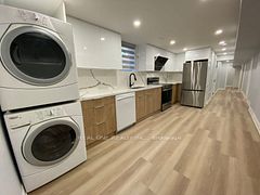 1186 Shadeland Drive, Mississauga, ON L5C 1P4