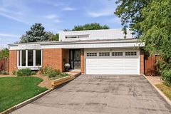 60 Bowshelm Court, Mississauga, ON L5N 1K1