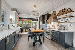 118 Lansdowne Avenue, Toronto, ON M6K 2V9