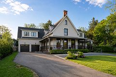 489 Lakeshore Road W, Oakville, ON L6K 1G4