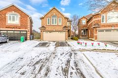 7115 Spyglass Crescent, Mississauga, ON L5N 7H2