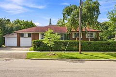 1 Dalegrove Crescent, Toronto, ON M9B 6A5