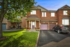 4 Farthingale Crescent, Brampton, ON L7A 1R3