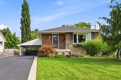 1453 Mountain Grove Avenue, Burlington, ON L7P 2H4
