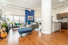 2 Fieldway 206, Toronto, ON M8Z 0B9