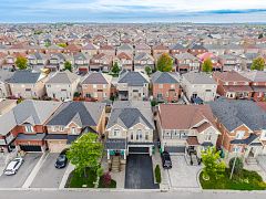 11 Swales Crescent, Brampton, ON L6R 0G4