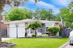 251 Chalfield Lane, Mississauga, ON L4Z 1L1