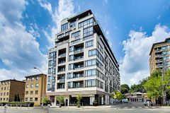 1990 Bloor Street W 210, Toronto, ON M6P 3L1
