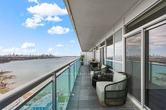 16 Brookers Lane PH3, Toronto, ON M8V 0A5