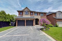 193 Teddington Place, Burlington, ON L7L 6X6