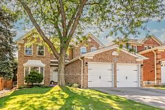 1542 Hollywell Avenue, Mississauga, ON L5N 4P5