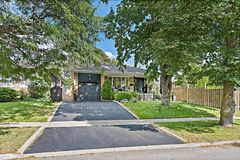 42 Oxenden Crescent, Toronto, ON M9C 4H4