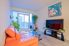 349 Rathburn Road W 512, Mississauga, ON L5B 0G9