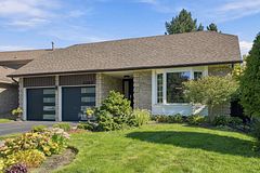 2390 Sinclair Circle, Burlington, ON L7P 3C3