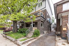 130 Jane Street D, Toronto, ON M6S 3Y6