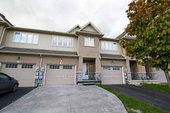 70 Palace Beach Trail, Hamilton, ON L8E 0B9