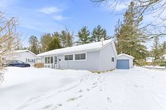 88 Glendale Avenue, Deep River, ON K0J 1P0