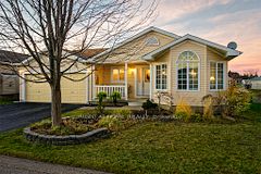156 Gracehill Crescent, Hamilton, ON L8B 1A5
