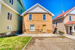 34 Wellington Street, Mapleton, ON N0G 1P0