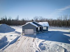 13 Eddy Crescent, Pembroke, ON K8A 0M1