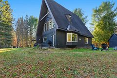 39 Groeger Road, Huntsville, ON P1H 2J4