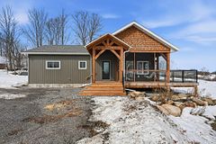 824 East Road Loop, Hastings Highlands, ON K0L 1C0
