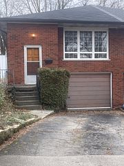 24 Yeoville Court, Hamilton, ON L9C 5W5