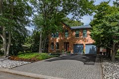223 Briar Hill Crescent, Hamilton, ON L9G 3M9