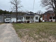 38 Flint Avenue, Bancroft, ON K0L 1C0