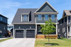 195 Courtland Street W, Blue Mountains, ON L9Y 4E4