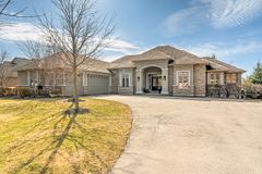 1318 Concession 6, Hamilton, ON L8B 1N1