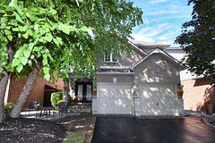 35 Eringate Drive, Hamilton, ON L8J 3Y4