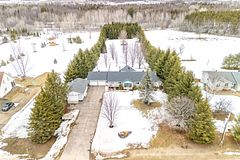 56 Robertson Drive, Whitewater Region, ON K0J 1C0