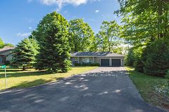21 Sauble Woods Crescent, South Bruce Peninsula, ON N0H 2G0