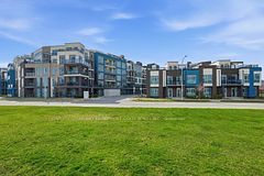 10 Concord Place 304, Grimsby, ON L3M 0G6